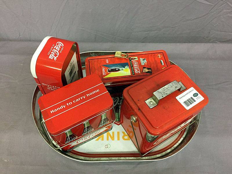 lot 15 image: Coke tray and 4 Coke tins