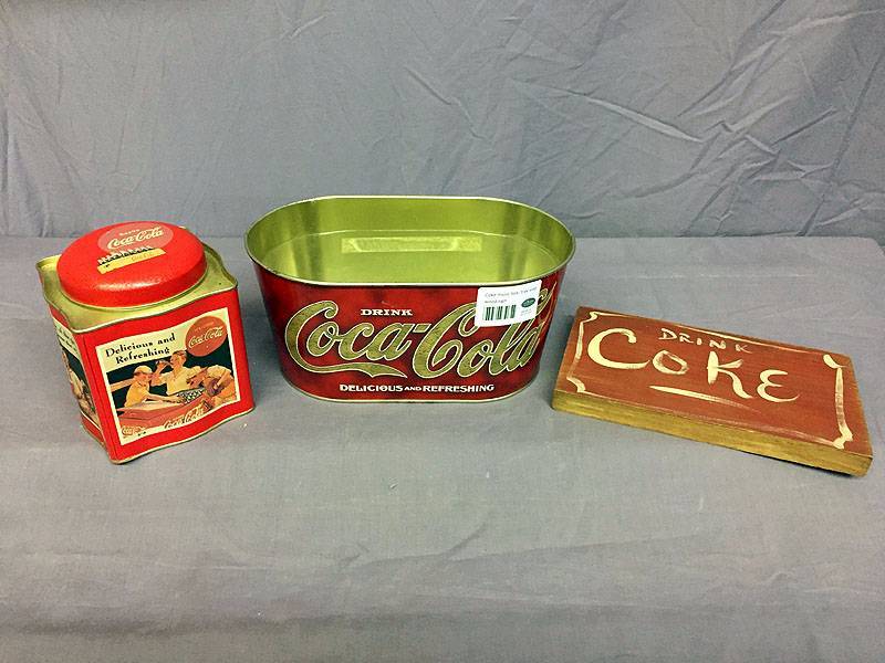 lot 18 image: Coke music box, tray and wood sign