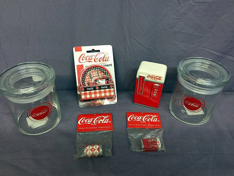lot 35 image: Coke jars, mini figures, magnet