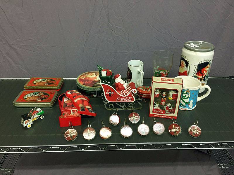 lot 31 image: Christmas items