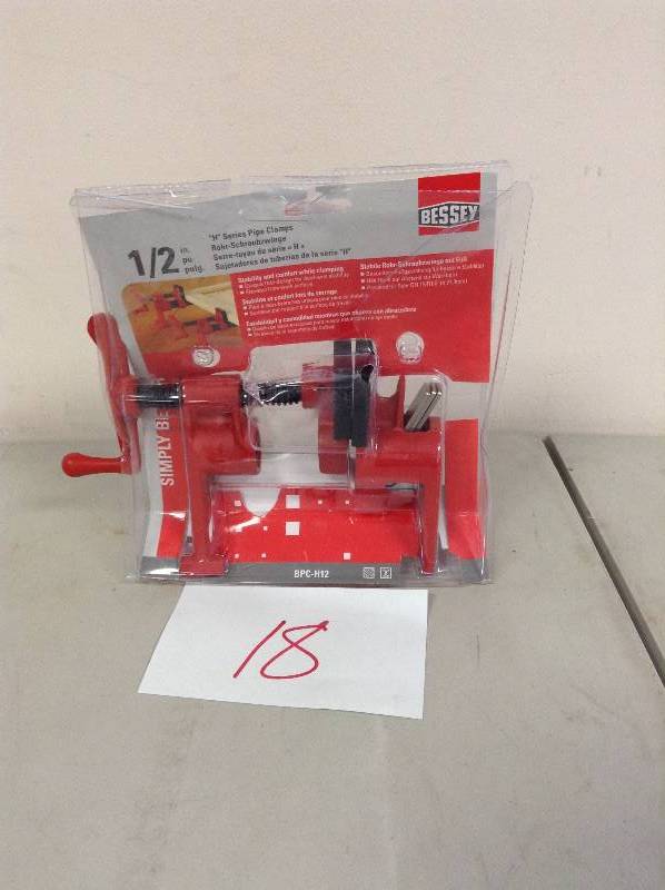 lot 18 image: Bessey 12 in H Series Pipe Clamps