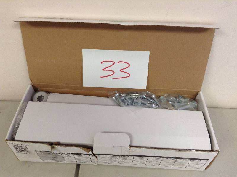 lot 33 image: Universal Hardware Commercial Door Closer