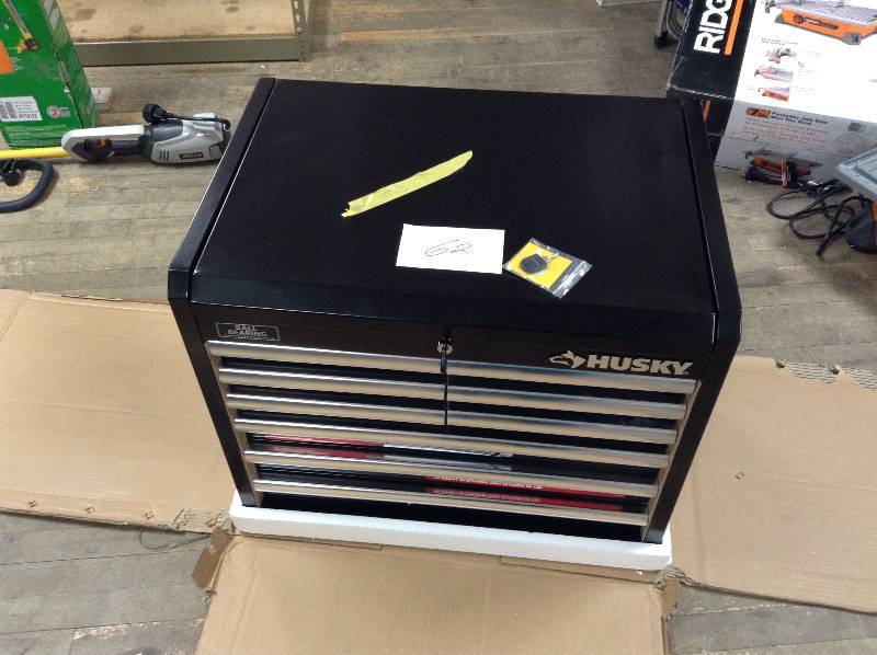 lot 62 image: Husky Heavy Duty 26 in x 9 Drawer Tool Chest