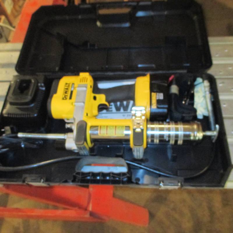 lot 15 image: (New) DeWalt 18v Grease Gun