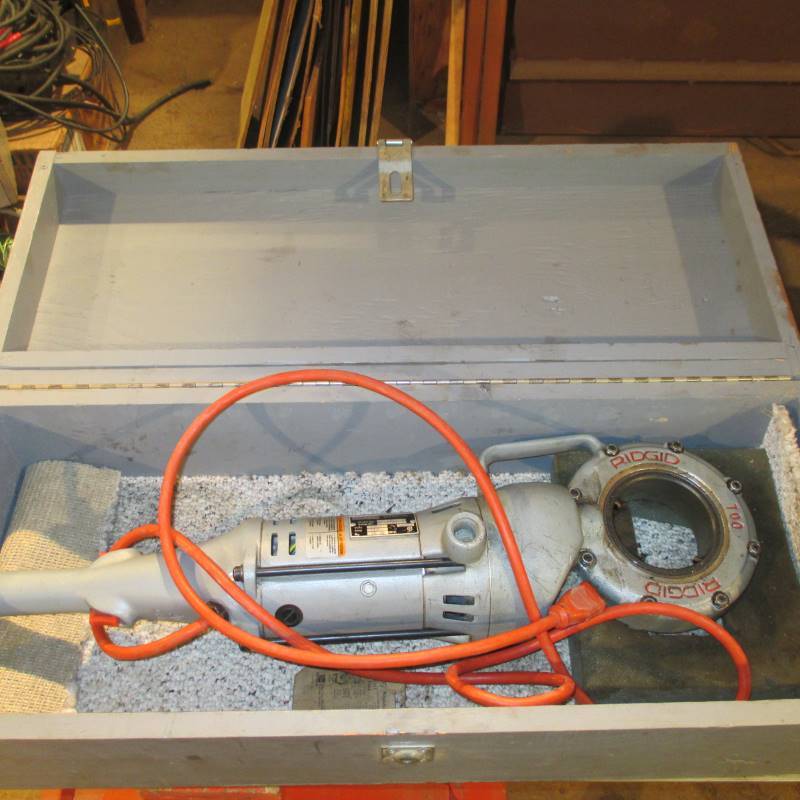 lot 22 image: Ridgid 700 Pipe Threader