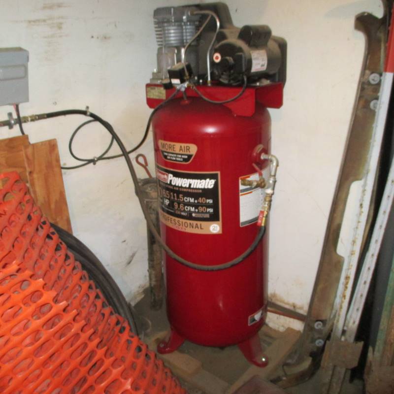 lot 32 image: Coleman Air Compressor