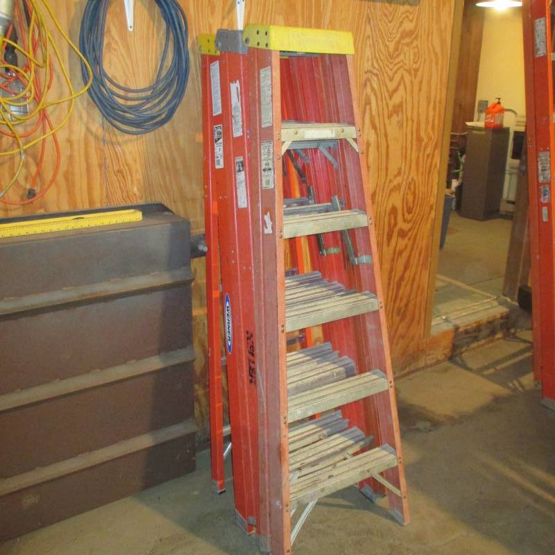 lot 36 image: (3) 6 Fiberglass Step Ladders