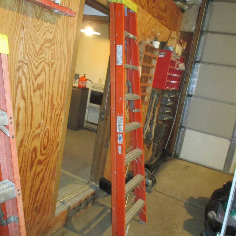 lot 38 image: 8 Fiberglass Werner Step Ladder
