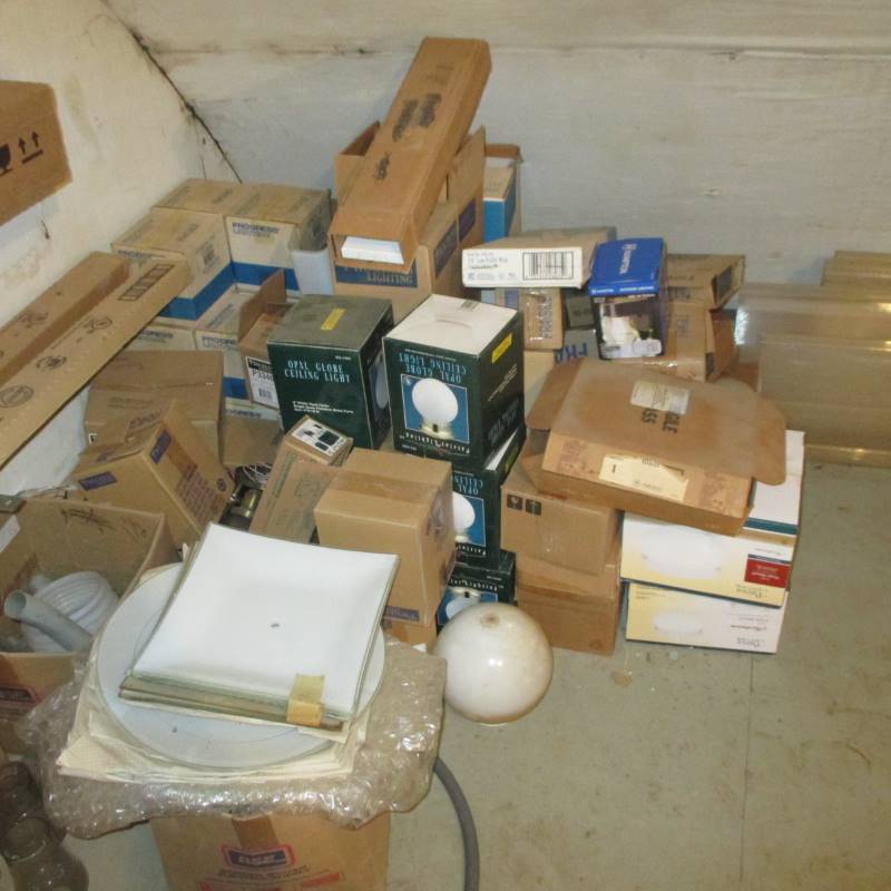lot 71 image: Residential Light Fixtures & Light Covers