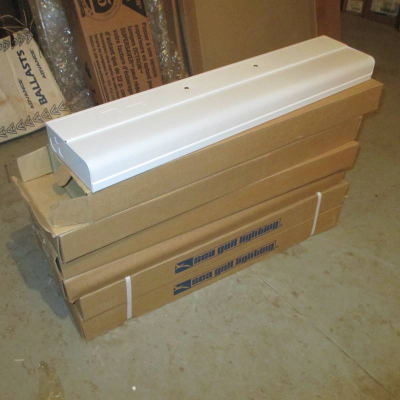 lot 75 image: (6) 24 Fluorescent Light Fixtures