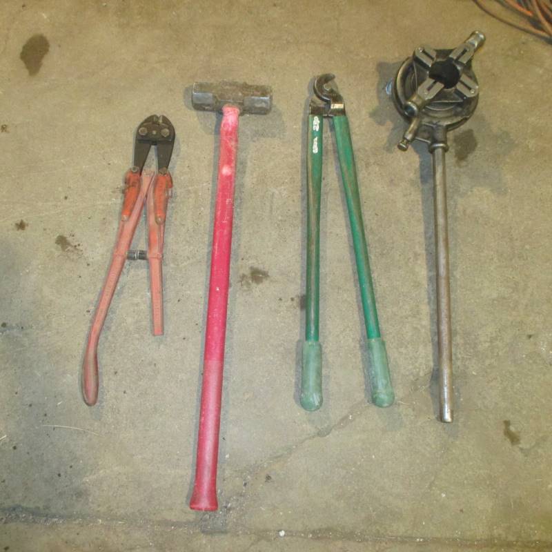 lot 101 image: Pipe Threader, Wire Lopper, Sledge Hammer, Bolt Cutter