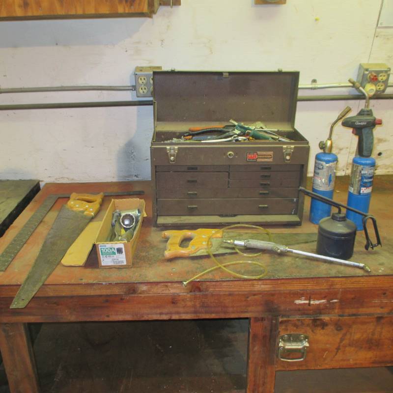lot 102 image: Waterloo Machinist Tool Box  Contents & Misc. Tools (see pics)