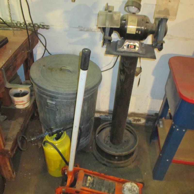 lot 108 image: Pedestal Bench Grinder, 2 12 Ton Floor Jack, Weed Sprayer, Trash Can wFloor Dry