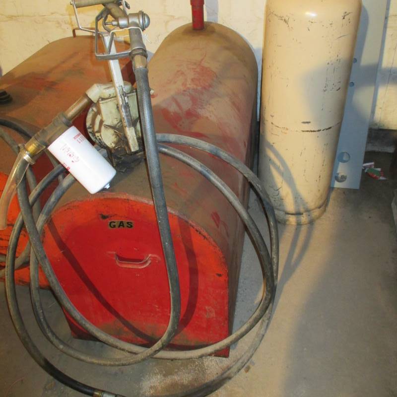 lot 146 image: 100 gal Gas Tank wPump