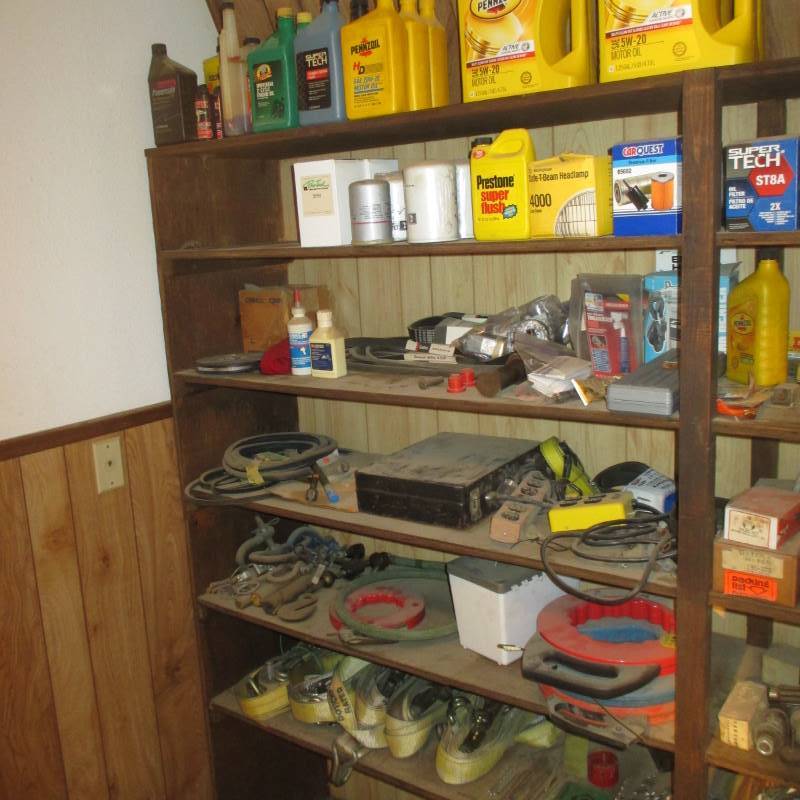 lot 156 image: Contents of Shelf
