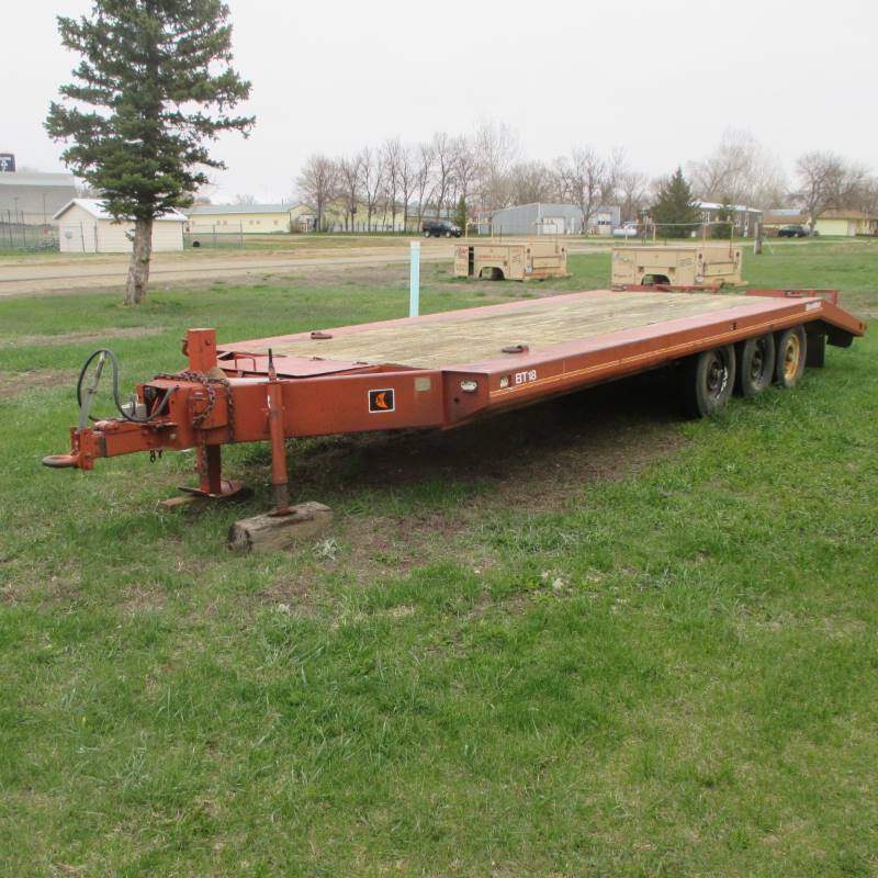 lot 2 image: Ditch Witch Triple Axle Trailer
