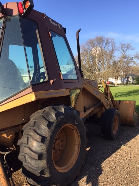 lot 3 image: Case 580E Extendable Backhoe