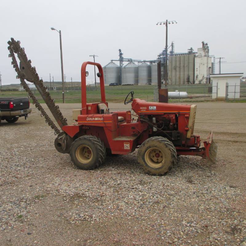 lot 1 image: Ditch Witch 4010 Diesel Trencher