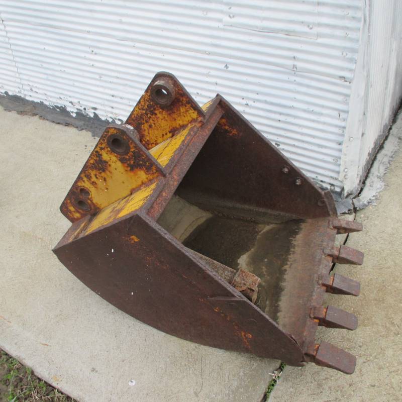 lot 168 image: Backhoe Bucket