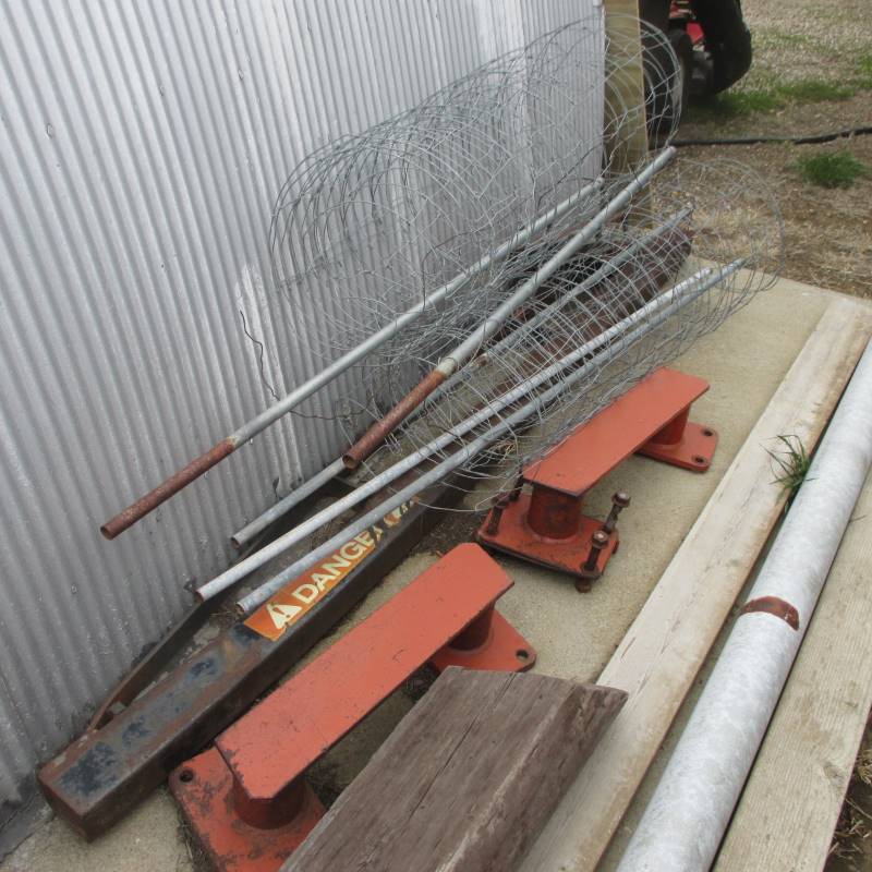 lot 171 image: Ditch Witch Parts Pipe, Fencing
