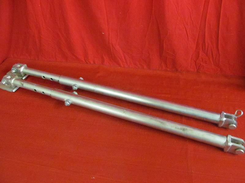 lot 7 image: Cargo stablizers