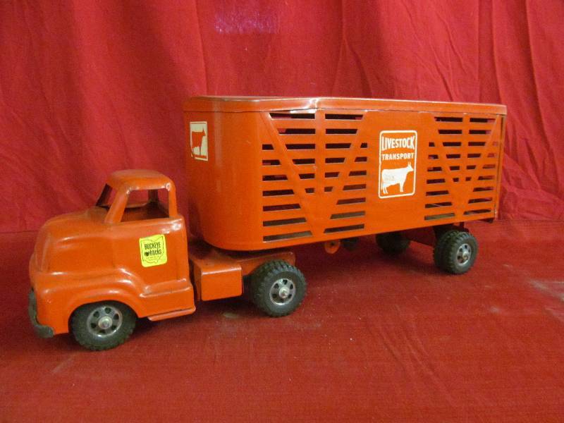 lot 11 image: Buckeye truck