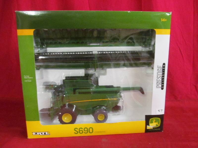 lot 12 image: Ertl John Deere Combine