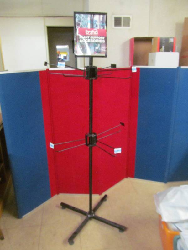 lot 22 image: Display rasck