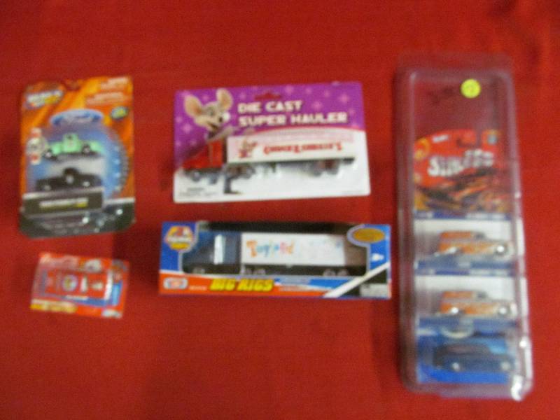 lot 32 image: toy cars