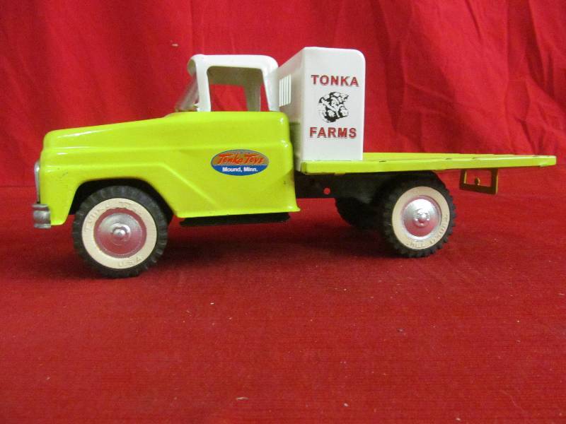 lot 78 image: Tonka trucks