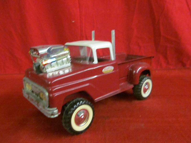 lot 80 image: Tonka trucks