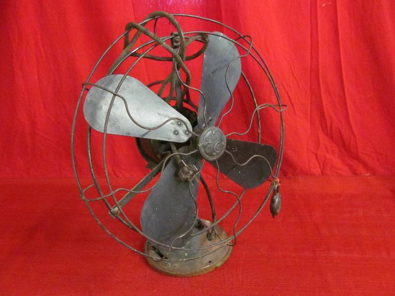 lot 84 image: GE Vintage fan