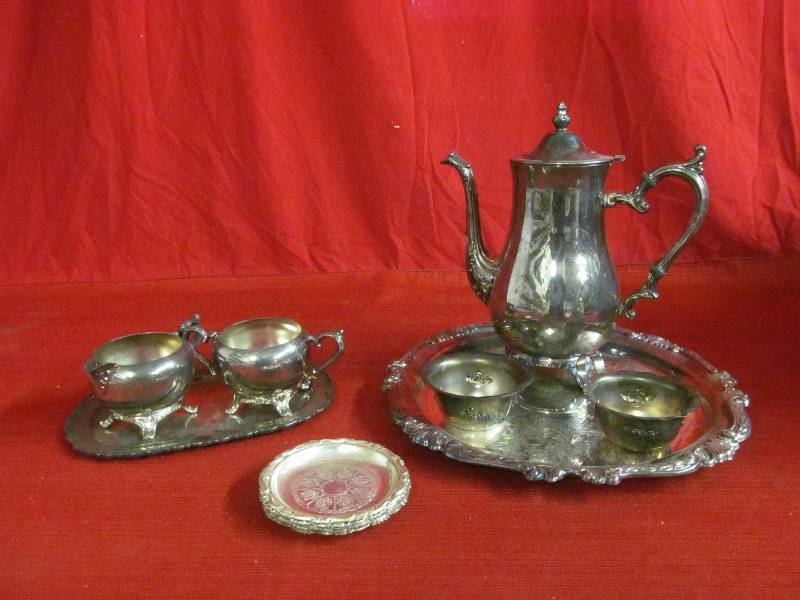 lot 98 image: Silver plate set