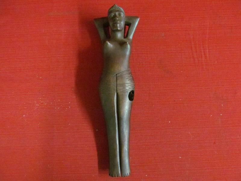 lot 100 image: nut cracker