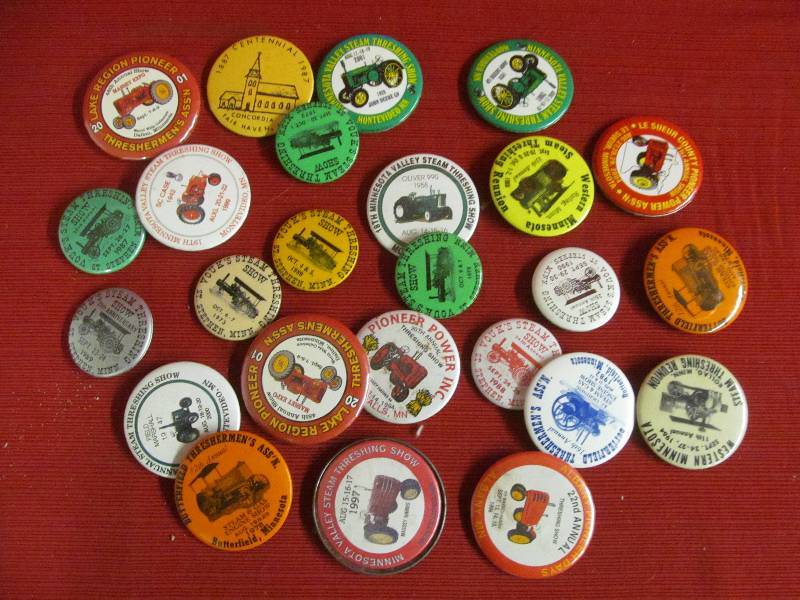 lot 102 image: Threshing bee buttons