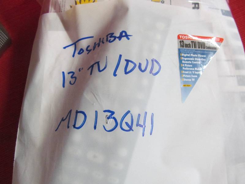 lot 117 image: Toshiba tv  dvd