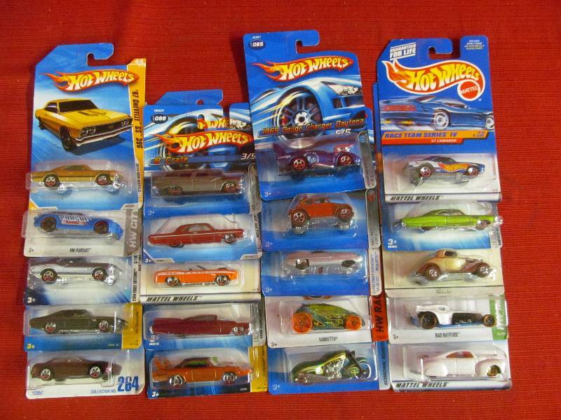 lot 124 image: collectible Hotwheel