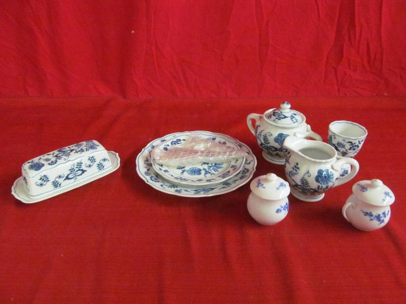lot 176 image: glassware