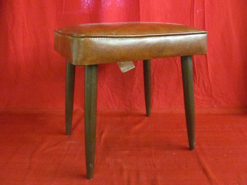 lot 177 image: furniture
