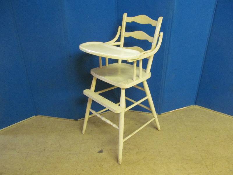 lot 180 image: furniture