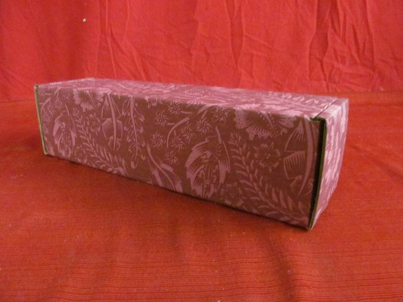 lot 185 image: gift boxes