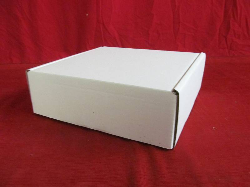lot 186 image: gift boxes