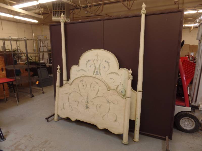 lot 703 image: DECORATIVE  4 POSTER BED
