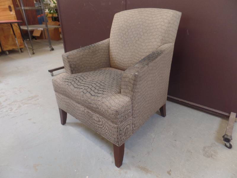 lot 704 image: COMMERCIAL CHAIRS
