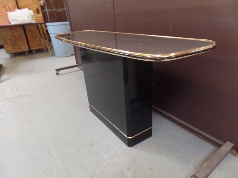 lot 710 image: CONTEMPORARY ACCENT TABLE