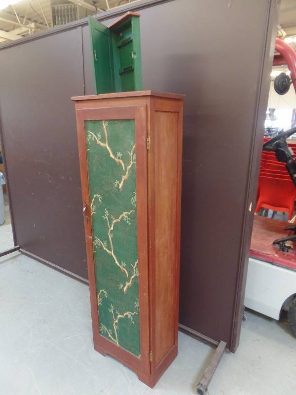 lot 719 image: CABINET AND KEY CABINET