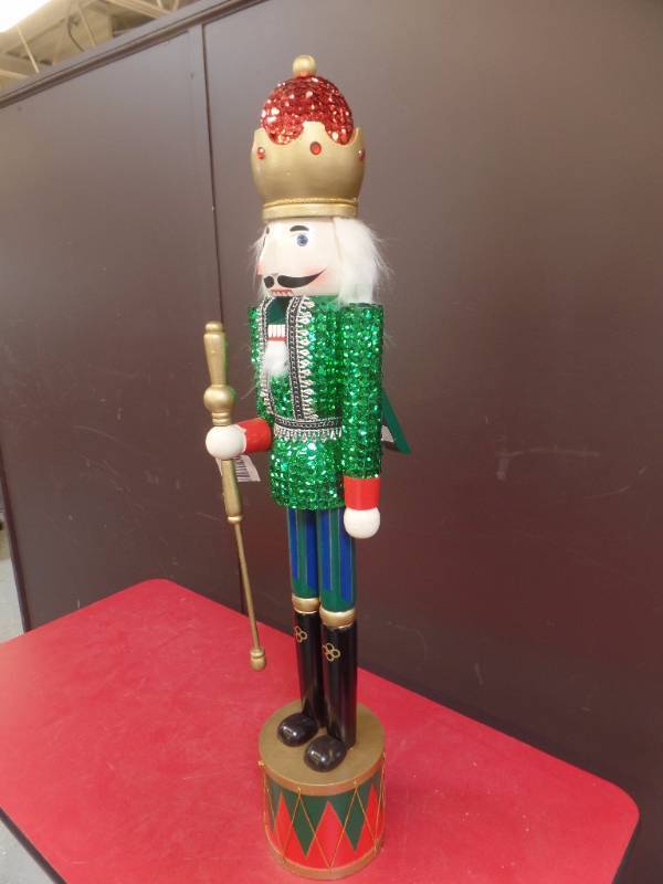 lot 731 image: LARGE NUTCRACKER