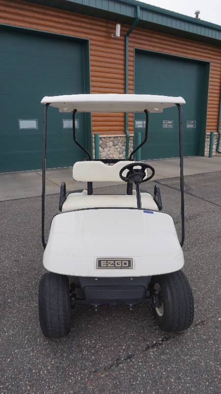 lot 3 image: 2001 EZGO Golf Cart