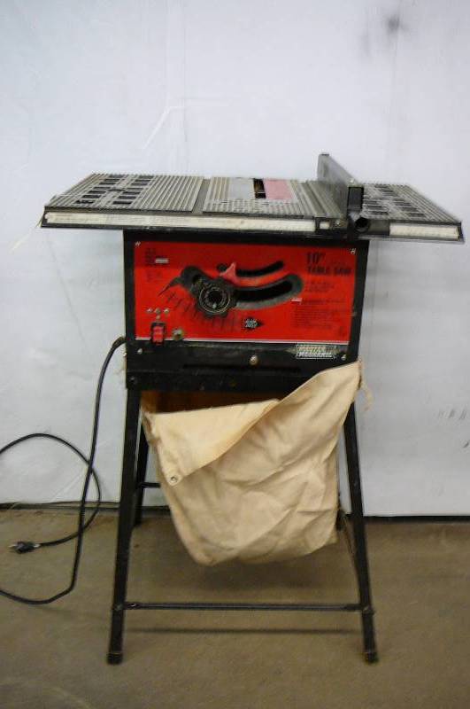 lot 4 image: 10 Table Saw