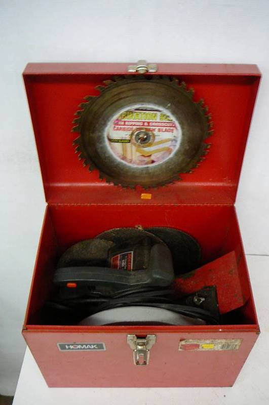 lot 13 image: Skil Saw Metal Case & Blades